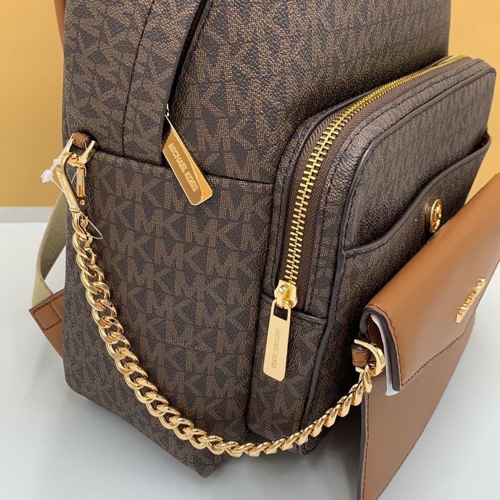 MICHAEL KORS BROWN SIGNATURE COLOR
Maisie Medium Pebbled Leather 2in-1 BackpacK - Picture 4 of 16